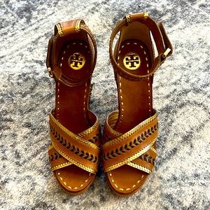 NWT Tory Burch Wedge Sandals sz 9